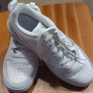 White Nike Shoes in size US 6